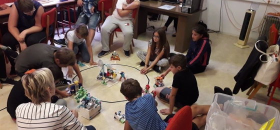 Combining robotics and literature 